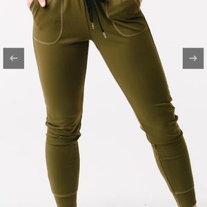 Zyia Olive Unwind jogger New size medium